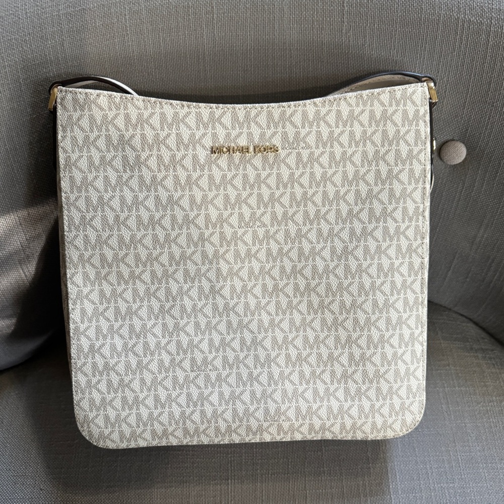 MICHAEL KORS  MESSENGER SIGNATURE